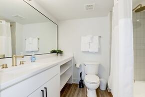 Elegant 2BR Apartment Minutes From DC