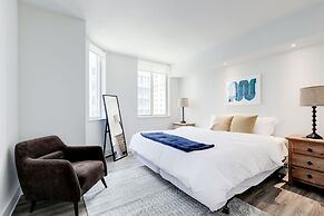 Elegant 2BR Apartment Minutes From DC