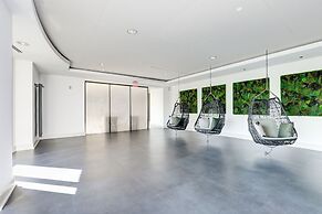 Elegant 2BR Apartment Minutes From DC