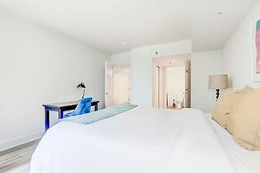 Elegant 2BR Apartment Minutes From DC