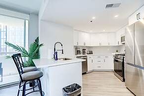 Elegant 2BR Apartment Minutes From DC