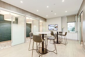 Elegant 2BR Apartment Minutes From DC