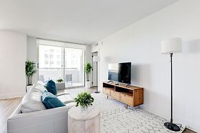 Elegant 2BR Apartment Minutes From DC