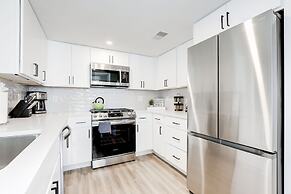 Elegant 2BR Apartment Minutes From DC