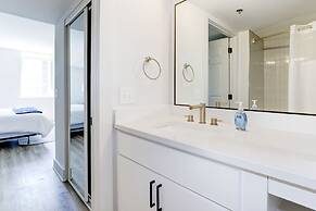Elegant 2BR Apartment Minutes From DC