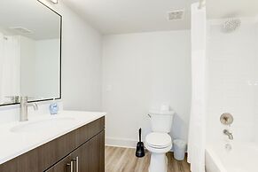 Elegant 2BR Apartment Minutes From DC