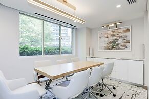 Elegant 2BR Apartment Minutes From DC
