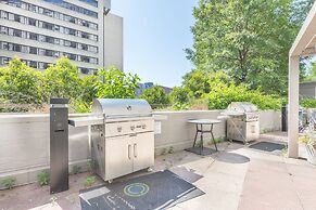 Elegant 2BR Apartment Minutes From DC