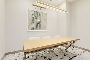 Elegant 2BR Apartment Minutes From DC