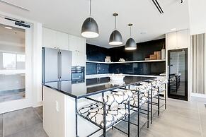 Elegant 2BR Apartment Minutes From DC