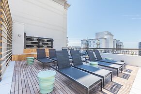 Elegant 2BR Apartment Minutes From DC