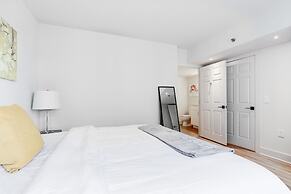 Elegant 2BR Apartment Minutes From DC