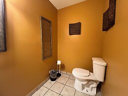 Secluded Cabin for 10 in Chalet Village + Hot Tub!