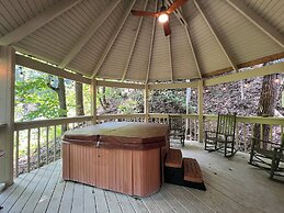 Secluded Cabin for 10 in Chalet Village + Hot Tub!