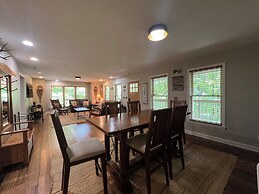 Secluded Cabin for 10 in Chalet Village + Hot Tub!