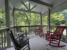 Secluded Cabin for 10 in Chalet Village + Hot Tub!