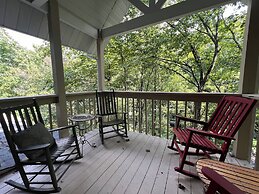 Secluded Cabin for 10 in Chalet Village + Hot Tub!