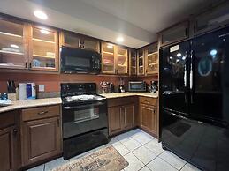 Secluded Cabin for 10 in Chalet Village + Hot Tub!