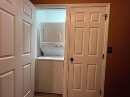 Secluded Cabin for 10 in Chalet Village + Hot Tub!