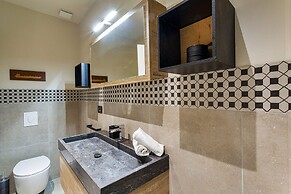 Stylish and Colorful Apartment by Wonderful Italy