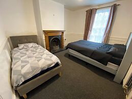 Room in Lodge - Southgate Lodge - Single-twin, Double and Family Rooms