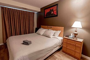 Mountain View Walk to all in Canmore Canada