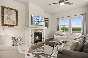 Scenic Mountain Retreat Golf, Pickleball, Relax
