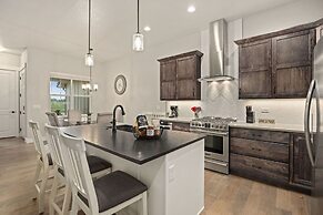 Scenic Mountain Retreat Golf, Pickleball, Relax