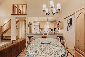 40gs Wifi - W/D Hot Tub - Sleeps 8