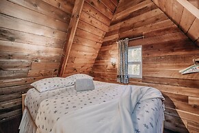 54sl - Hot Tub - Pets OK - Sleeps 4