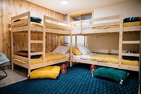 87sl - Starlink - Sauna - Sleeps 8