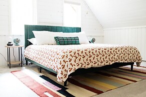 87sl - Starlink - Sauna - Sleeps 8