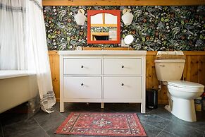 87sl - Starlink - Sauna - Sleeps 8