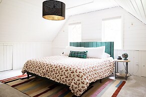 87sl - Starlink - Sauna - Sleeps 8