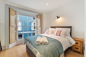Windermere House - Sea Views Close to Harbour