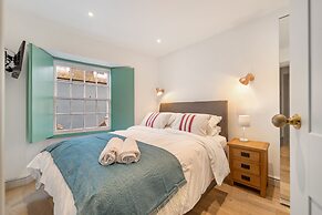 Windermere House - Sea Views Close to Harbour