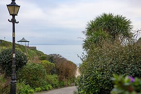 Windermere House - Sea Views Close to Harbour