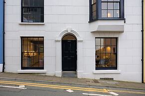 Windermere House - Sea Views Close to Harbour