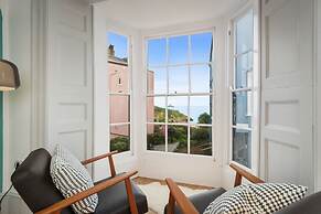 Windermere House - Sea Views Close to Harbour