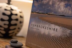 Windermere House - Sea Views Close to Harbour