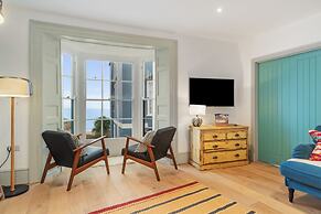 Windermere House - Sea Views Close to Harbour