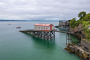 Windermere House - Sea Views Close to Harbour
