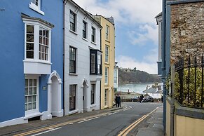 Windermere House - Sea Views Close to Harbour