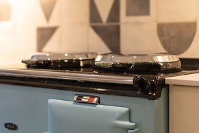 Windermere House - Sea Views Close to Harbour