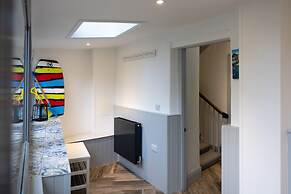 Windermere House - Sea Views Close to Harbour