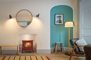 Windermere House - Sea Views Close to Harbour