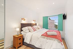 Windermere House - Sea Views Close to Harbour