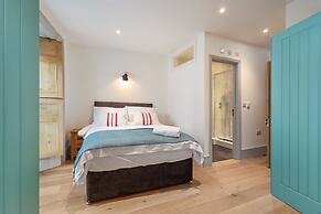 Windermere House - Sea Views Close to Harbour