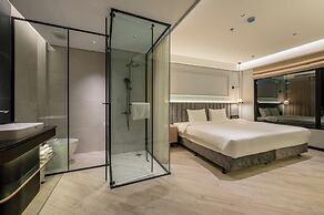 iRest Signature Ba Dinh Lakeside