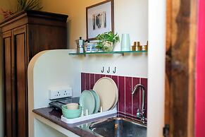 Vana by Loka - Self Catered Studios